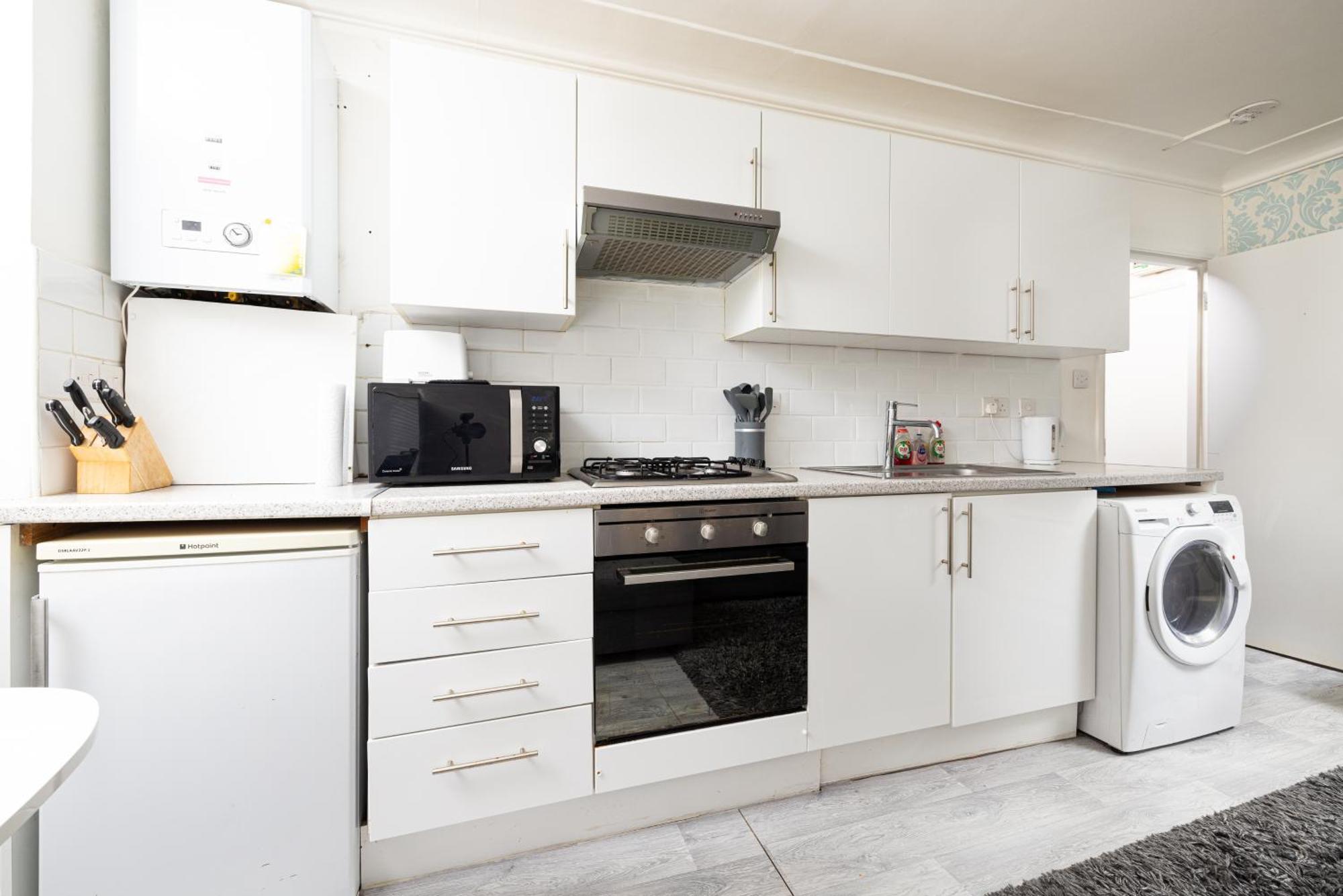 One Bedroom Apartment Opposite Brent Cross Station London Exterior photo